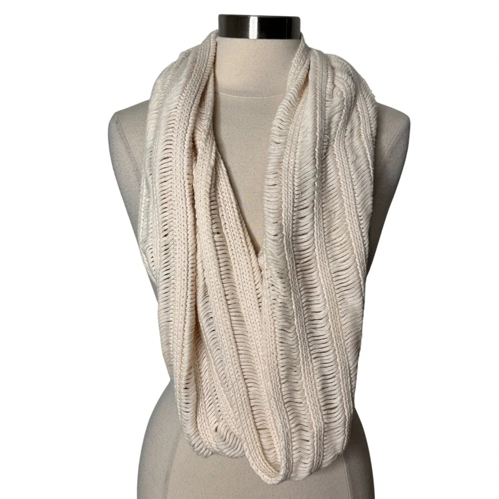 American Eagle Outfitters Y2K Cream‎ Open Ladder Knit Infinity Scarf Ribbed Loop